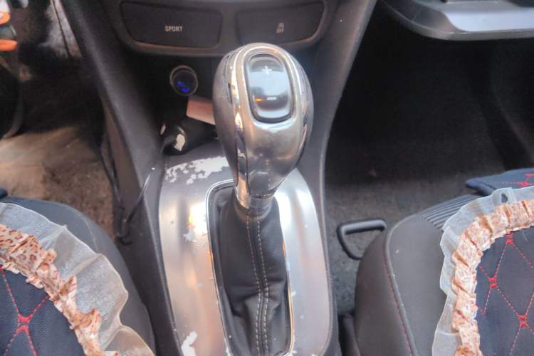 Used Buick Encore 2015 1.4T Automatic Two-Wheel Drive Urban Elite Version Gear Lever
