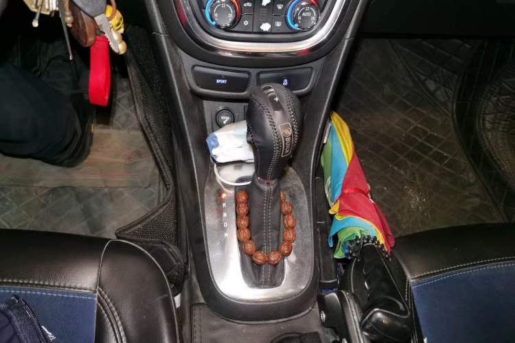 Used Buick Encore 2015 1.4T Automatic Two-Wheel Drive Urban Leading Model Gear Lever