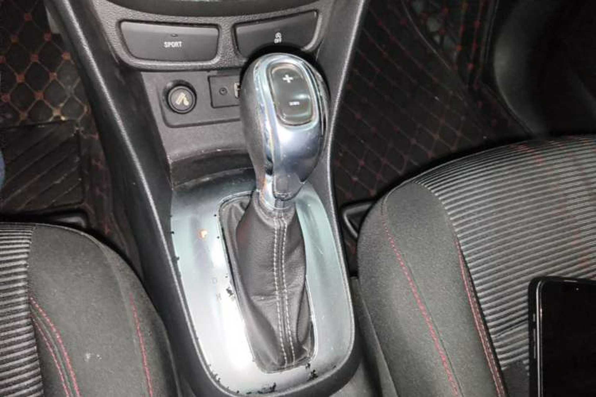 Used Buick Encore 2015 1.4T Automatic Two-Wheel Drive Urban Elite Version Gear Lever