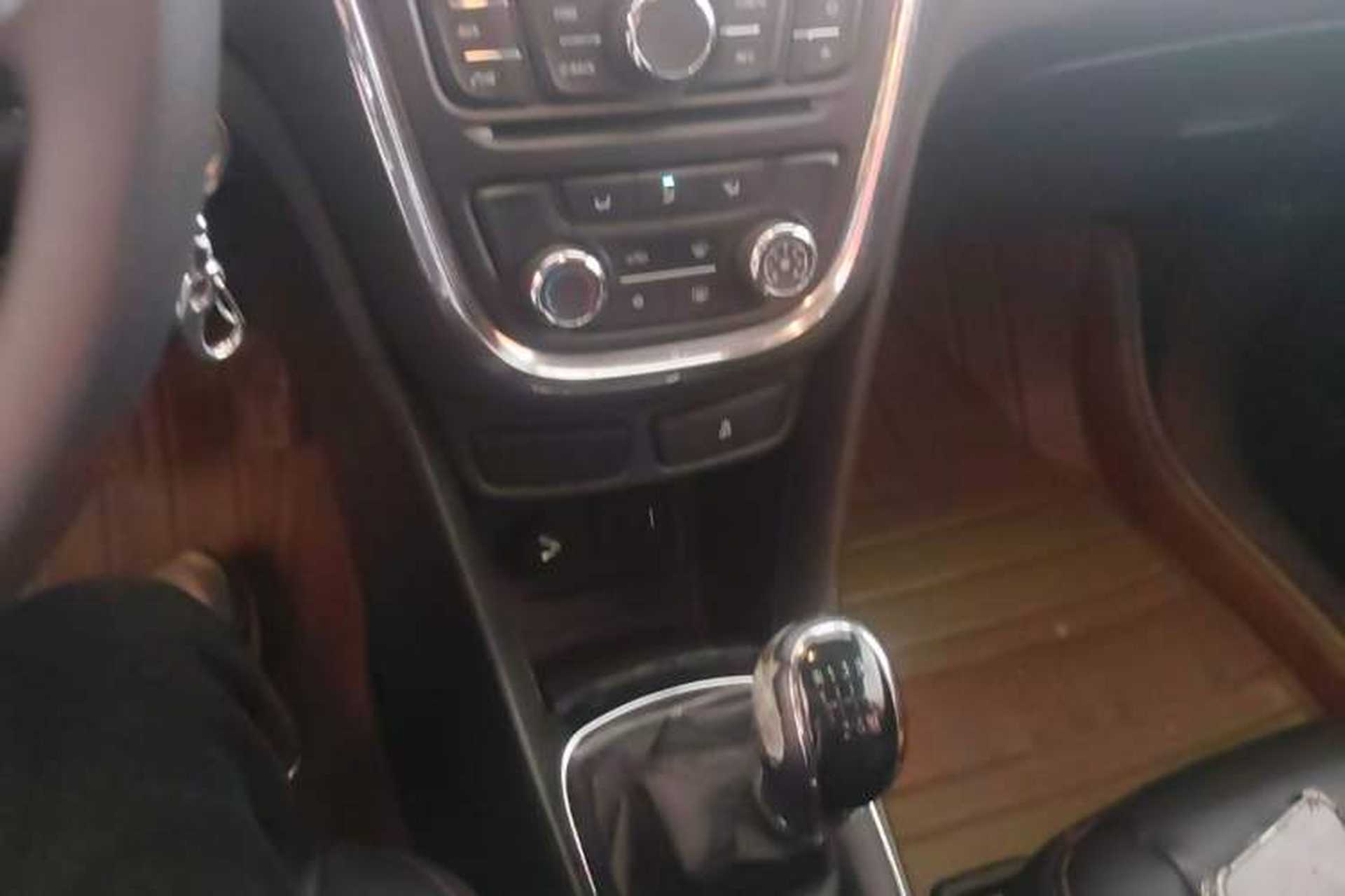 Used Buick Encore 2015 1.4T Manual Two-Wheel Drive Urban Advanced Model Gear Lever