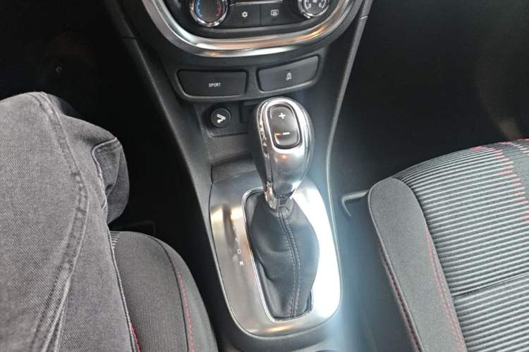 Used Buick Encore 2015 1.4T Automatic Two-Wheel Drive Urban Elite Version Gear Lever
