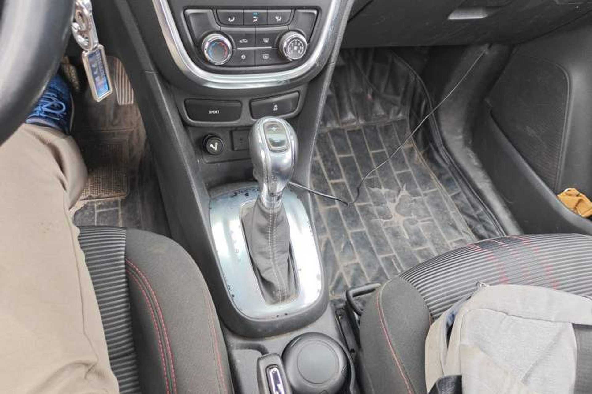 Used Buick Encore 2015 1.4T Automatic Two-Wheel Drive Urban Elite Version Gear Lever