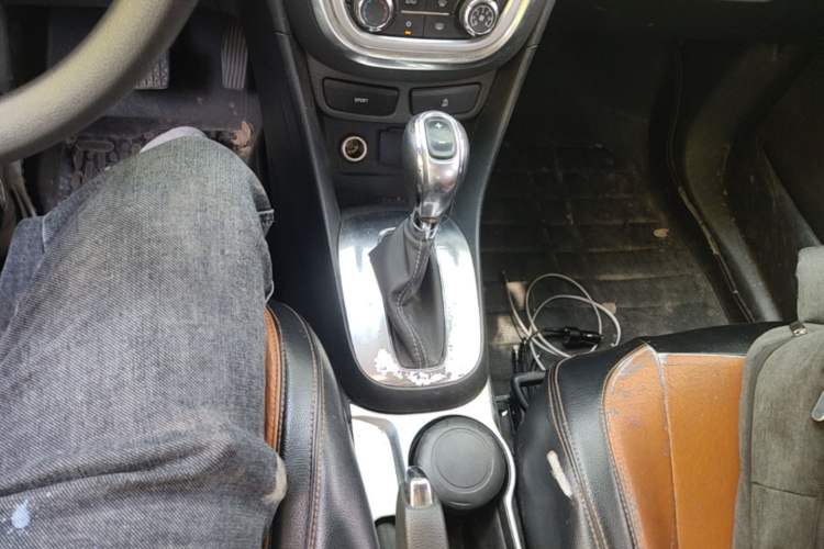 Used Buick Encore 2015 1.4T Automatic Two-Wheel Drive Urban Elite Version Gear Lever