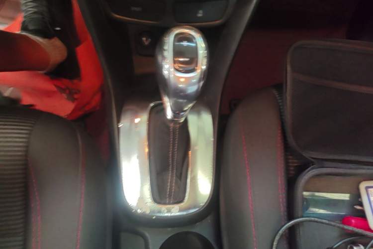 Used Buick Encore 2015 1.4T Automatic Two-Wheel Drive Urban Elite Version Gear Lever