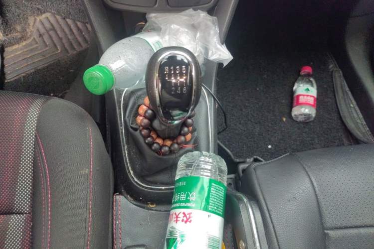 Used Buick Encore 2015 1.4T Manual Two-Wheel Drive Urban Advanced Model Gear Lever