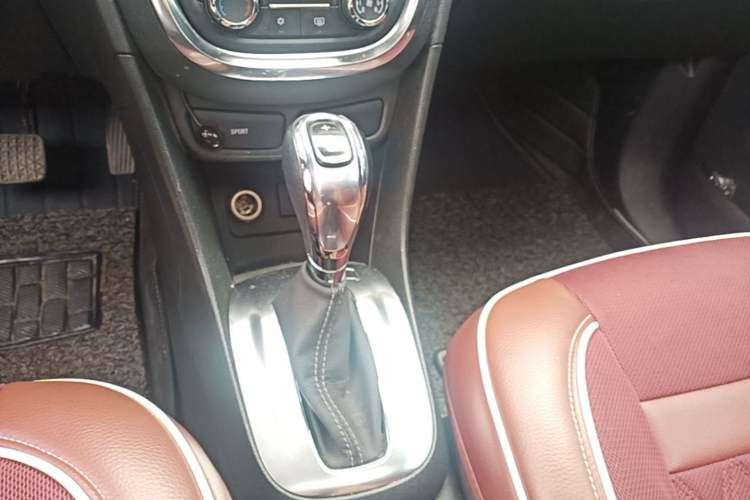 Used Buick Encore 2015 1.4T Automatic Two-Wheel Drive Urban Elite Version Gear Lever