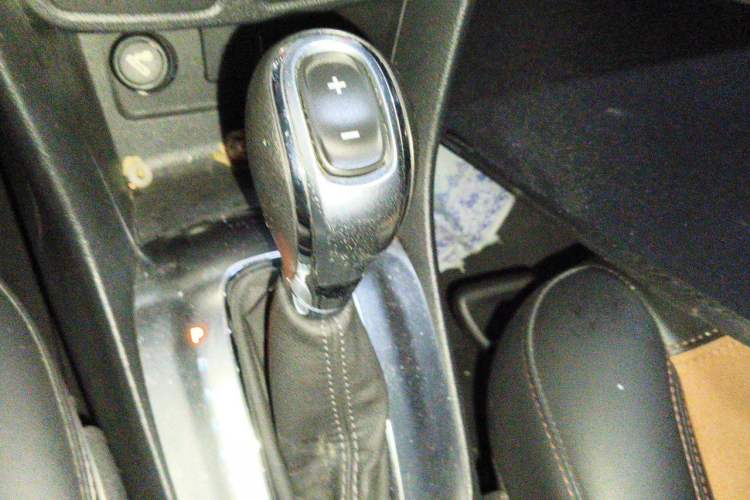 Used Buick Encore 2015 1.4T Automatic Two-Wheel Drive Urban Leading Model Gear Lever