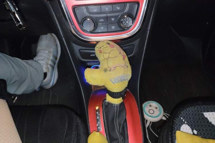 Used Buick Encore 2015 1.4T Automatic Two-Wheel Drive Urban Elite Version Gear Lever