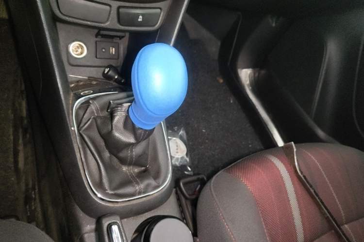 Used Buick Encore 2015 1.4T Manual Two-Wheel Drive Urban Advanced Model Gear Lever