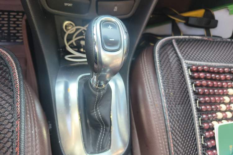 Used Buick Encore 2015 1.4T Automatic Two-Wheel Drive Urban Elite Version Gear Lever