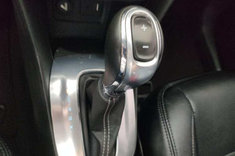 Used Buick Encore 2015 1.4T Automatic Two-Wheel Drive Urban Elite Version Gear Lever