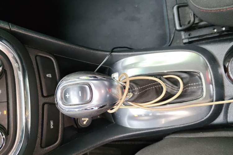 Used Buick Encore 2015 1.4T Automatic Two-Wheel Drive Urban Elite Version Gear Lever