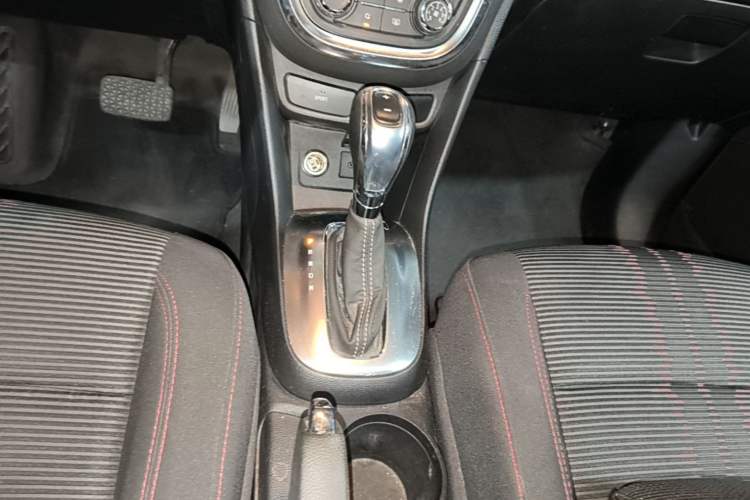 Used Buick Encore 2015 1.4T Automatic Two-Wheel Drive Urban Elite Version Gear Lever