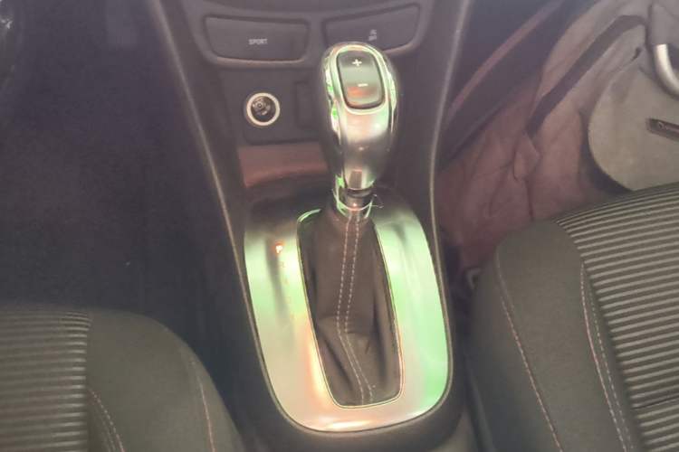 Used Buick Encore 2015 1.4T Automatic Two-Wheel Drive Urban Elite Version Gear Lever