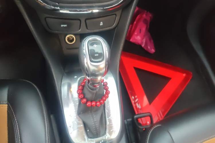Used Buick Encore 2015 1.4T Automatic All-Wheel-Drive Flagship Model Gear Lever