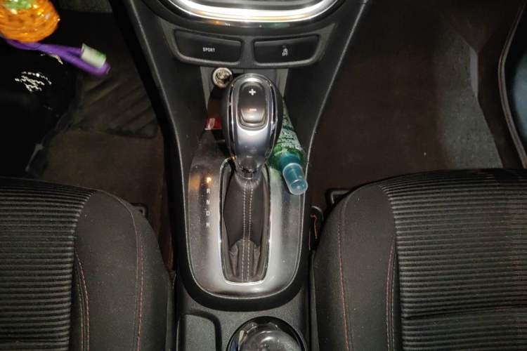 Used Buick Encore 2015 1.4T Automatic Two-Wheel Drive Urban Elite Version Gear Lever