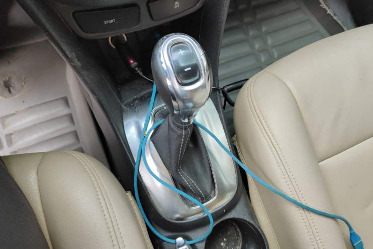 Used Buick Encore 2015 1.4T Automatic Two-Wheel Drive Urban Elite Version Gear Lever