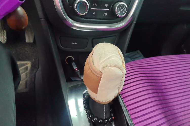 Used Buick Encore 2015 1.4T Automatic Two-Wheel Drive Urban Elite Version Gear Lever