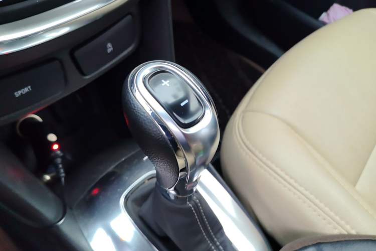 Used Buick Encore 2015 1.4T Automatic Two-Wheel Drive Urban Elite Version Gear Lever