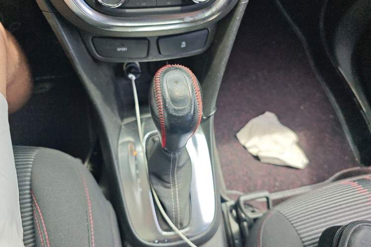 Used Buick Encore 2015 1.4T Automatic Two-Wheel Drive Urban Elite Version Gear Lever
