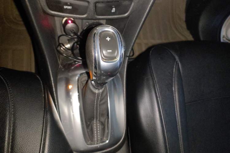 Used Buick Encore 2015 1.4T Automatic Two-Wheel Drive Urban Elite Version Gear Lever
