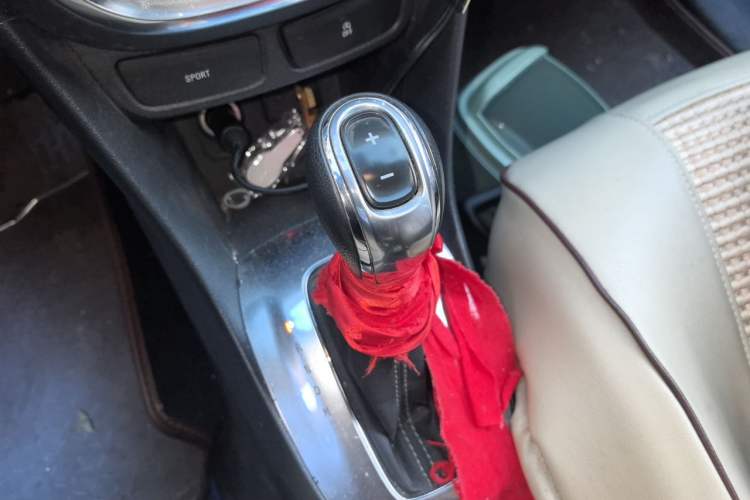 Used Buick Encore 2015 1.4T Automatic Two-Wheel Drive Urban Elite Version Gear Lever