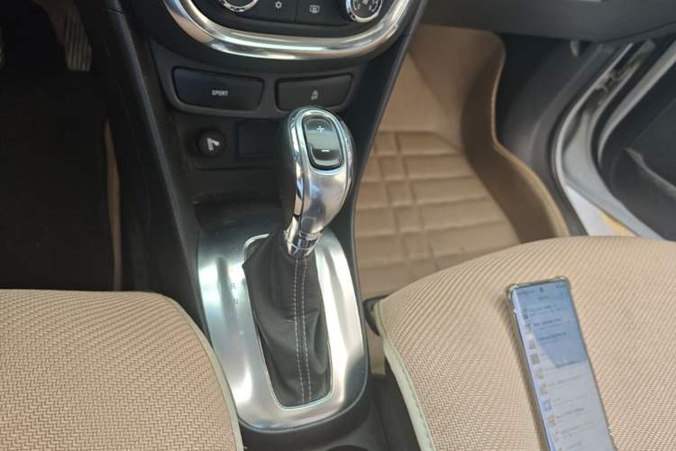 Used Buick Encore 2015 1.4T Automatic Two-Wheel Drive Urban Elite Version Gear Lever
