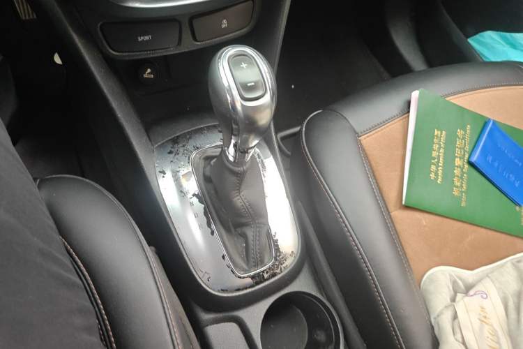 Used Buick Encore 2015 1.4T Automatic Two-Wheel Drive Urban Leading Model Gear Lever