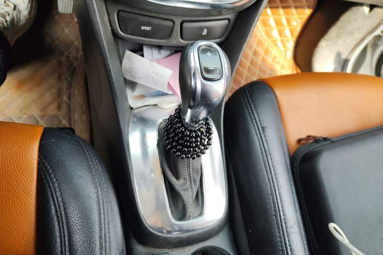Used Buick Encore 2015 1.4T Automatic Two-Wheel Drive Urban Elite Version Gear Lever