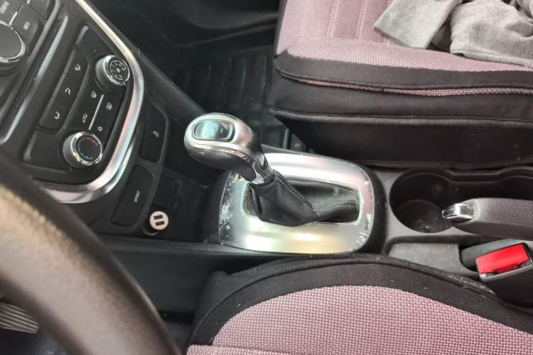 Used Buick Encore 2015 1.4T Automatic Two-Wheel Drive Urban Elite Version Gear Lever
