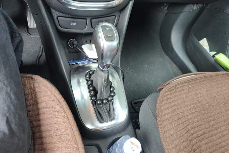Used Buick Encore 2015 1.4T Automatic Two-Wheel Drive Urban Elite Version Gear Lever