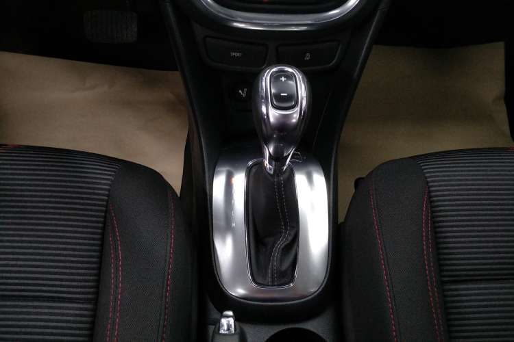 Used Buick Encore 2015 1.4T Automatic Two-Wheel Drive Urban Elite Version Gear Lever