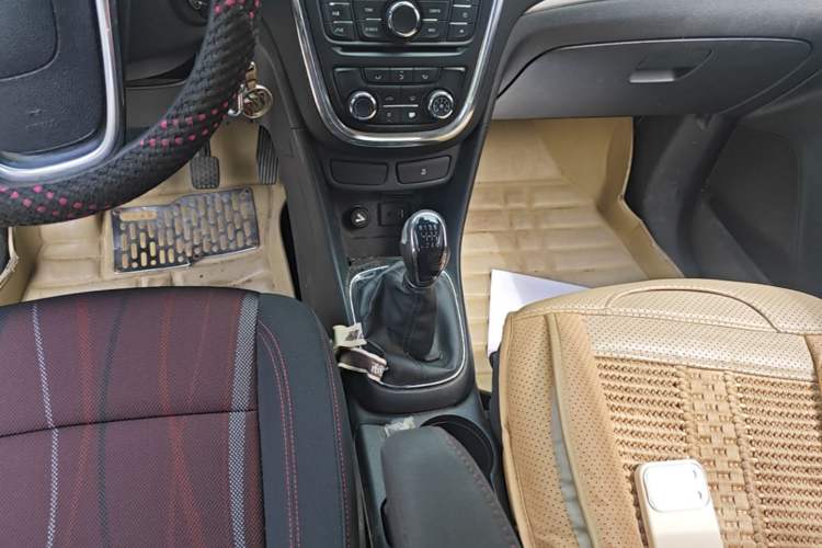 Used Buick Encore 2015 1.4T Manual Two-Wheel Drive Urban Advanced Model Gear Lever