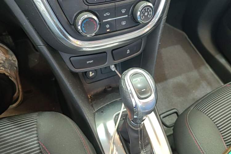 Used Buick Encore 2015 1.4T Automatic Two-Wheel Drive Urban Elite Version Gear Lever