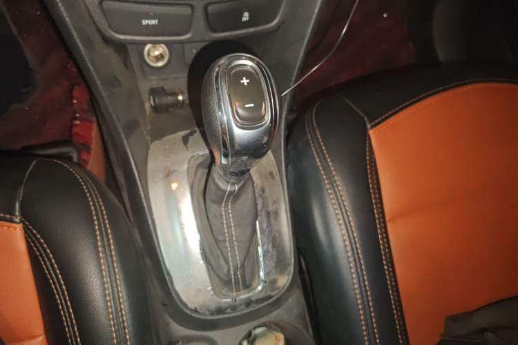 Used Buick Encore 2015 1.4T Automatic Two-Wheel Drive Urban Elite Version Gear Lever