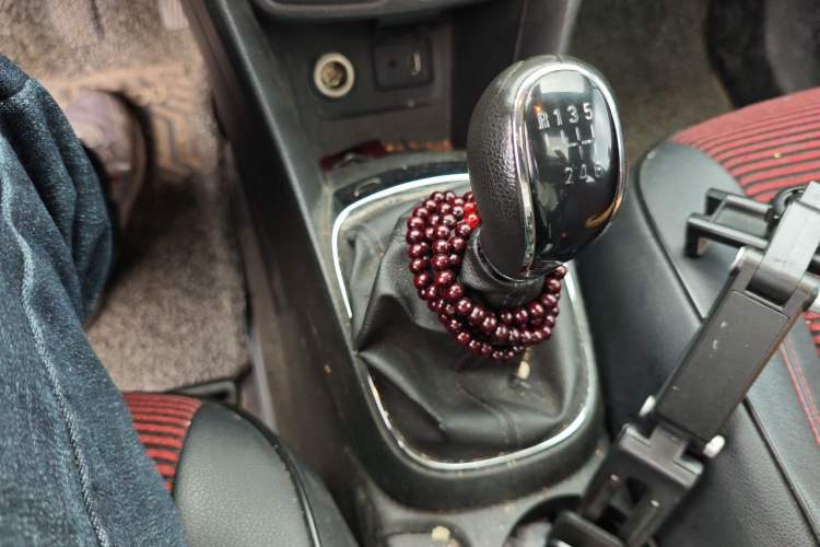 Used Buick Encore 2015 1.4T Manual Two-Wheel Drive Urban Advanced Model Gear Lever