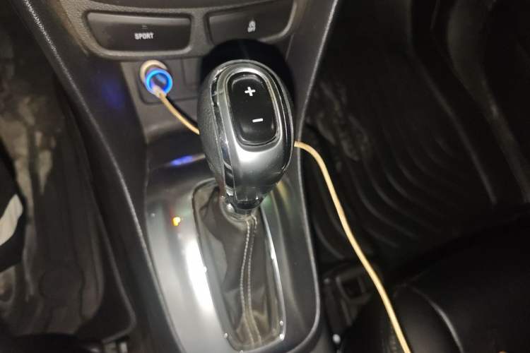 Used Buick Encore 2015 1.4T Automatic Two-Wheel Drive Urban Elite Version Gear Lever