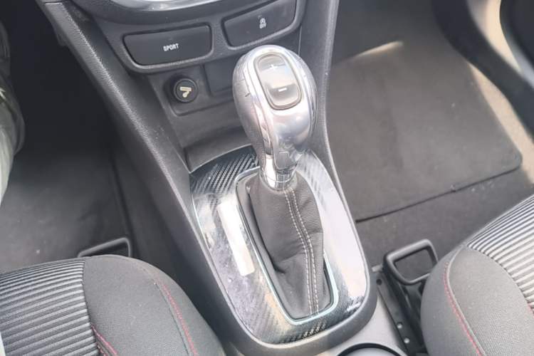 Used Buick Encore 2015 1.4T Automatic Two-Wheel Drive Urban Elite Version Gear Lever