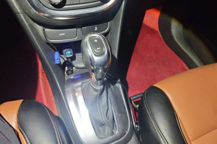 Used Buick Encore 2015 1.4T Automatic Two-Wheel Drive Urban Elite Version Gear Lever