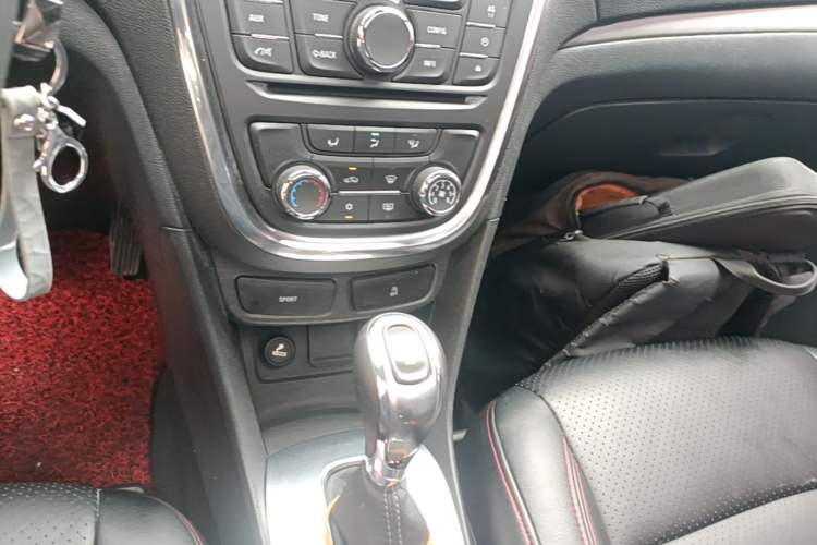 Used Buick Encore 2015 1.4T Automatic Two-Wheel Drive Urban Elite Version Gear Lever