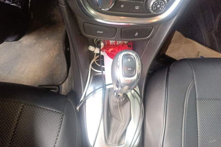Used Buick Encore 2015 1.4T Automatic Two-Wheel Drive Urban Elite Version Gear Lever