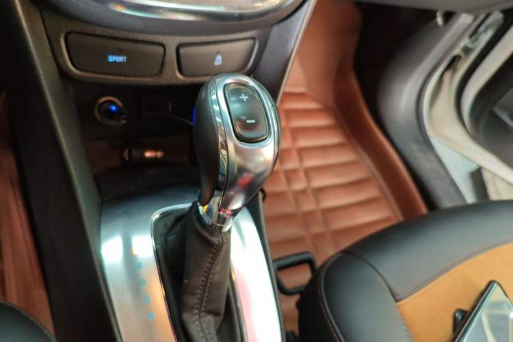 Used Buick Encore 2015 1.4T Automatic Two-Wheel Drive Urban Leading Model Gear Lever