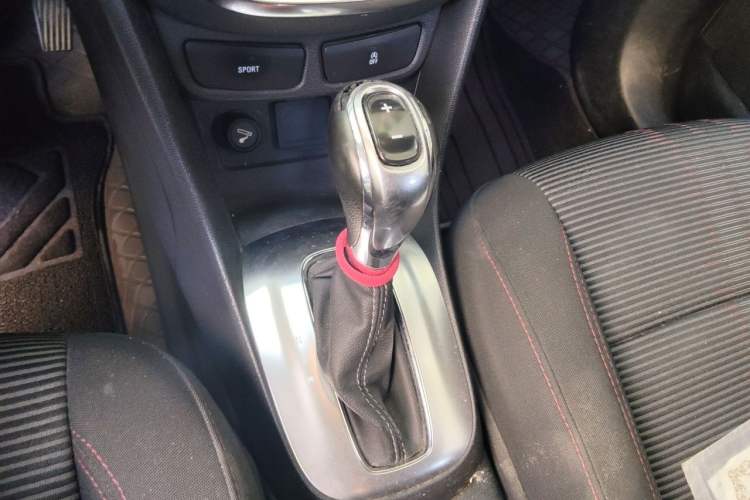 Used Buick Encore 2015 1.4T Automatic Two-Wheel Drive Urban Elite Version Gear Lever