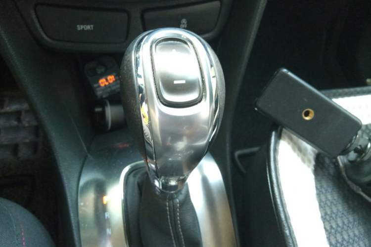 Used Buick Encore 2015 1.4T Automatic Two-Wheel Drive Urban Elite Version Gear Lever