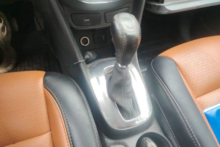 Used Buick Encore 2015 1.4T Automatic Two-Wheel Drive Urban Elite Version Gear Lever