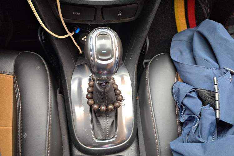 Used Buick Encore 2015 1.4T Automatic Two-Wheel Drive Urban Leading Model Gear Lever