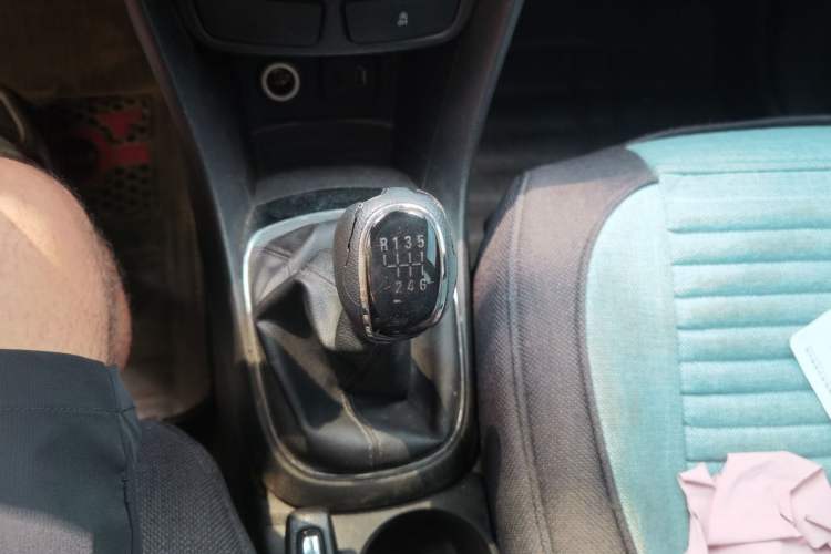 Used Buick Encore 2015 1.4T Manual Two-Wheel Drive Urban Advanced Model Gear Lever