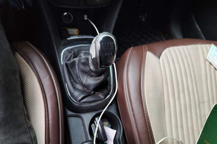 Used Buick Encore 2015 1.4T Manual Two-Wheel Drive Urban Advanced Model Gear Lever