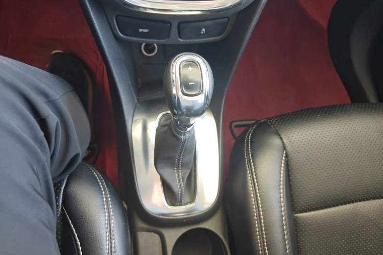 Used Buick Encore 2015 1.4T Automatic Two-Wheel Drive Urban Elite Version Gear Lever