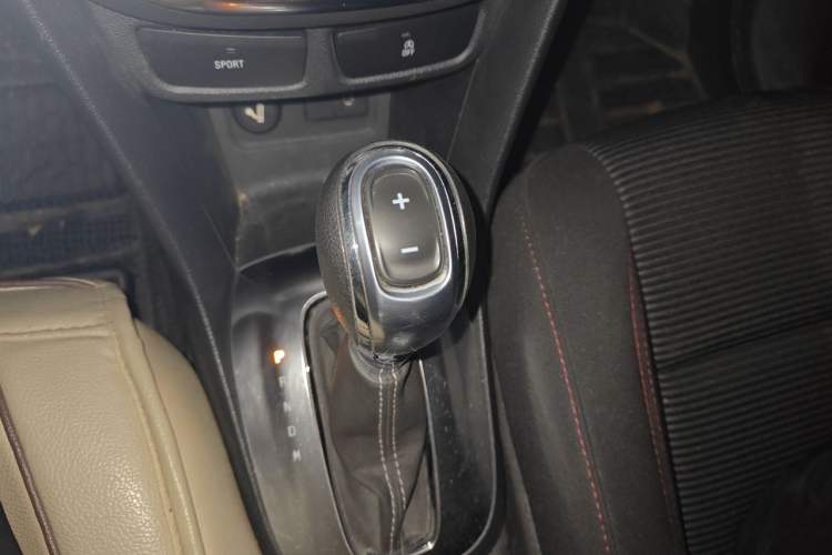 Used Buick Encore 2015 1.4T Automatic Two-Wheel Drive Urban Elite Version Gear Lever